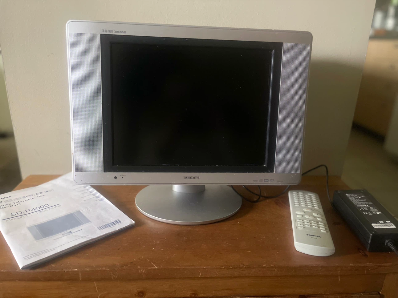 Toshiba SD-P4000 LCD TV/DVD Combo