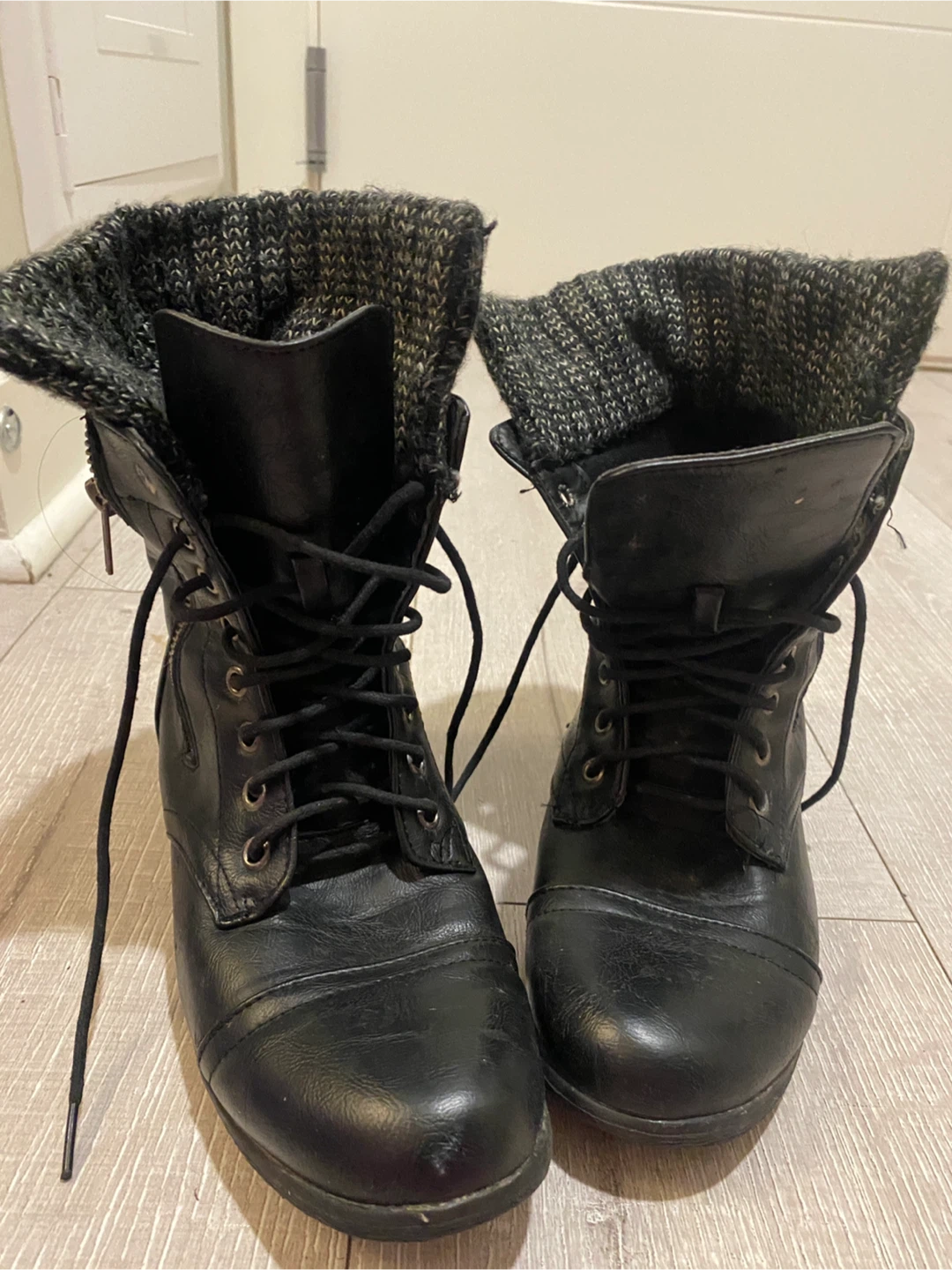 Black combat boots with knit cuffs - photo 5
