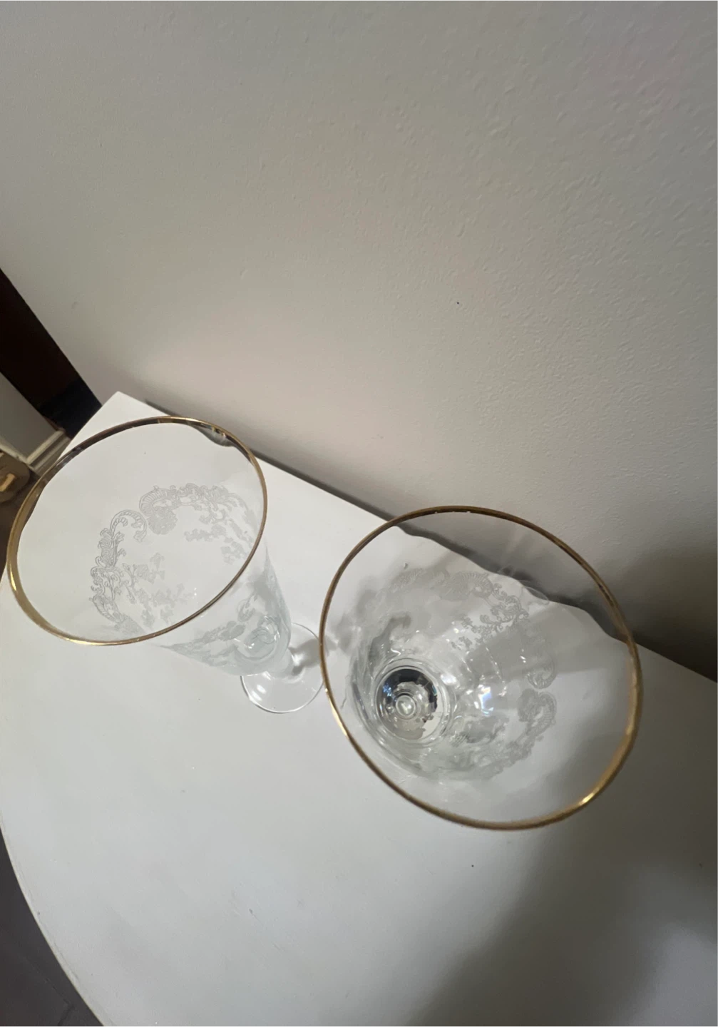 Set of 2 Vintage Etched Champagne Flutes with Gold Rim - photo 2