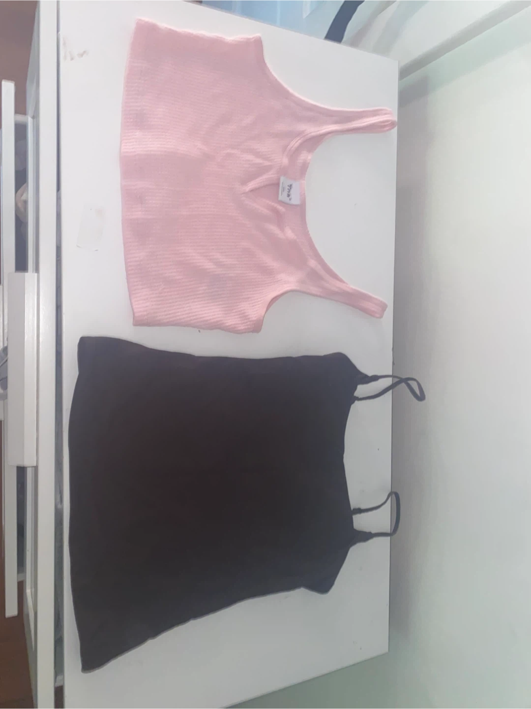 2 trendy ARITZIA shirts - photo 2