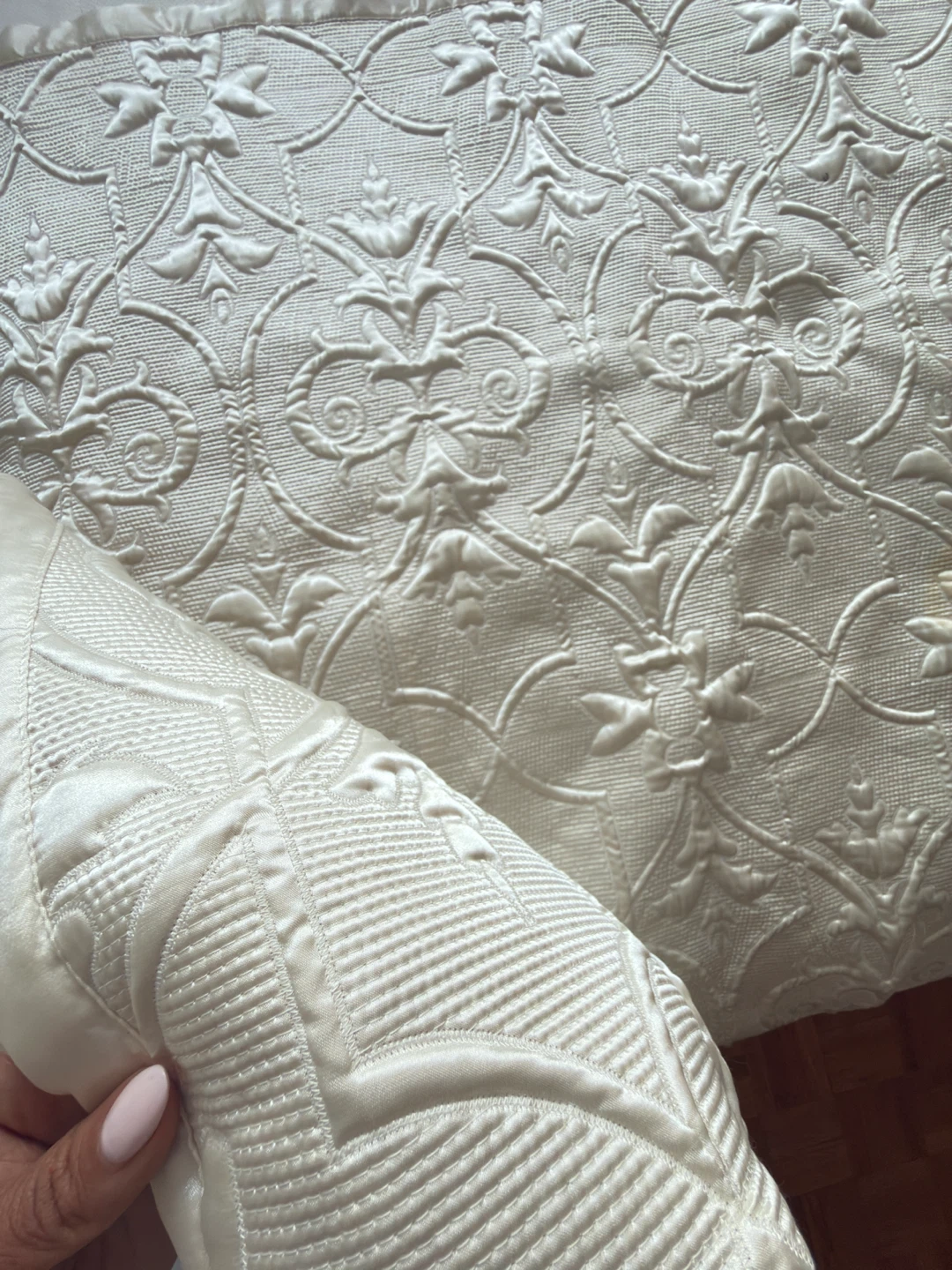 White Quilted Bedspread Set with Pillow Shams - photo 4