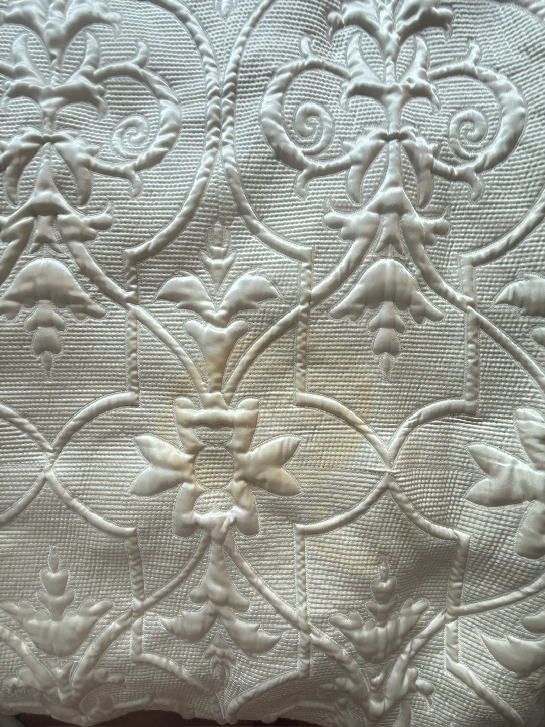 White Quilted Bedspread Set with Pillow Shams - photo 5