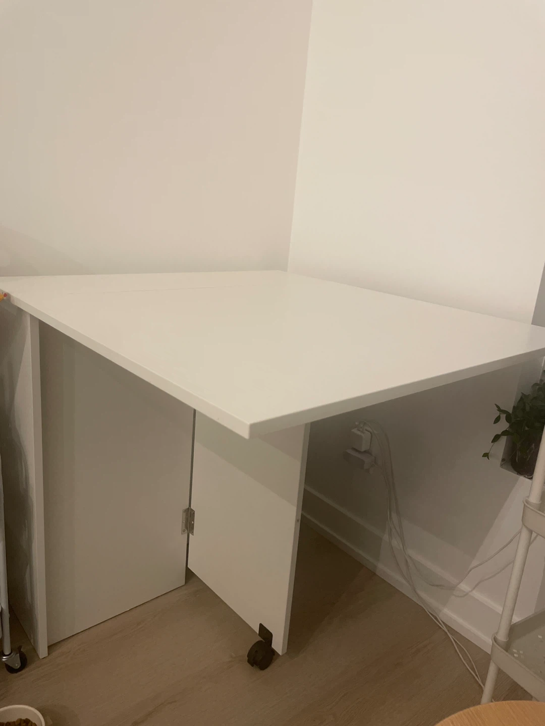 White Foldable Desk - photo 2