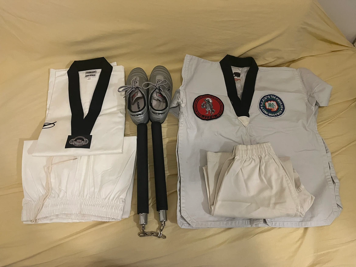 태권도복 & 태권도화 - Taekwondo uniform, shoes, nunchucks