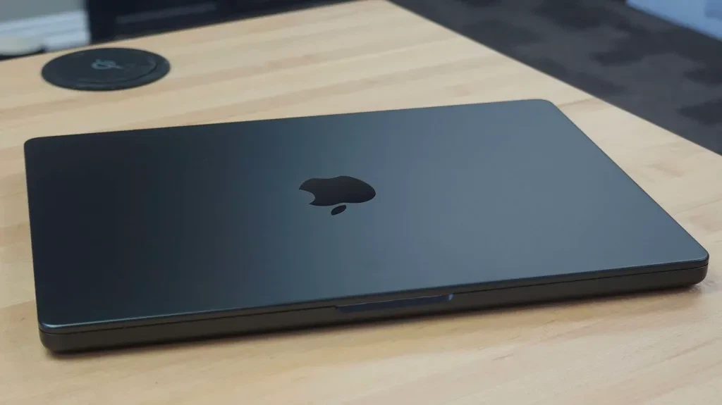Apple MacBook Pro 14-inch Space Black M5 Chip