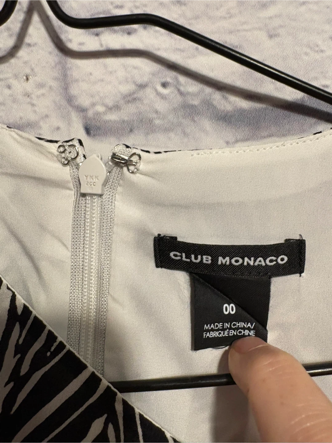 Club Monaco Black & White SILK Feather Print Dress Size 00 - photo 5