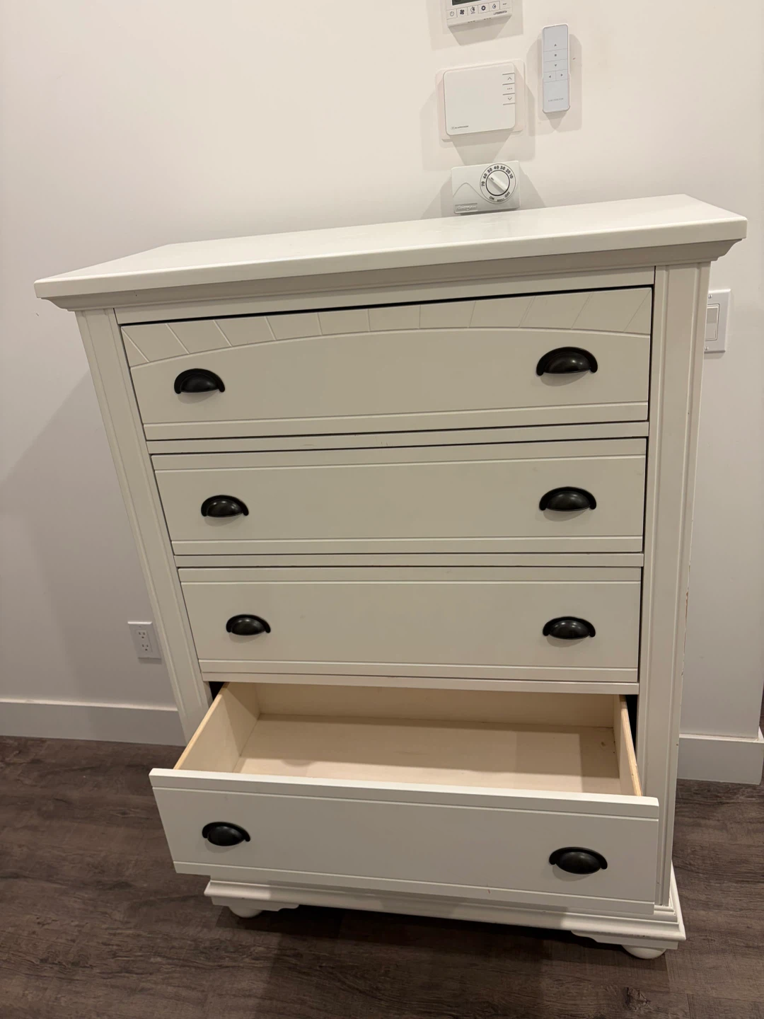The Brick white dresser solid wood - photo 5