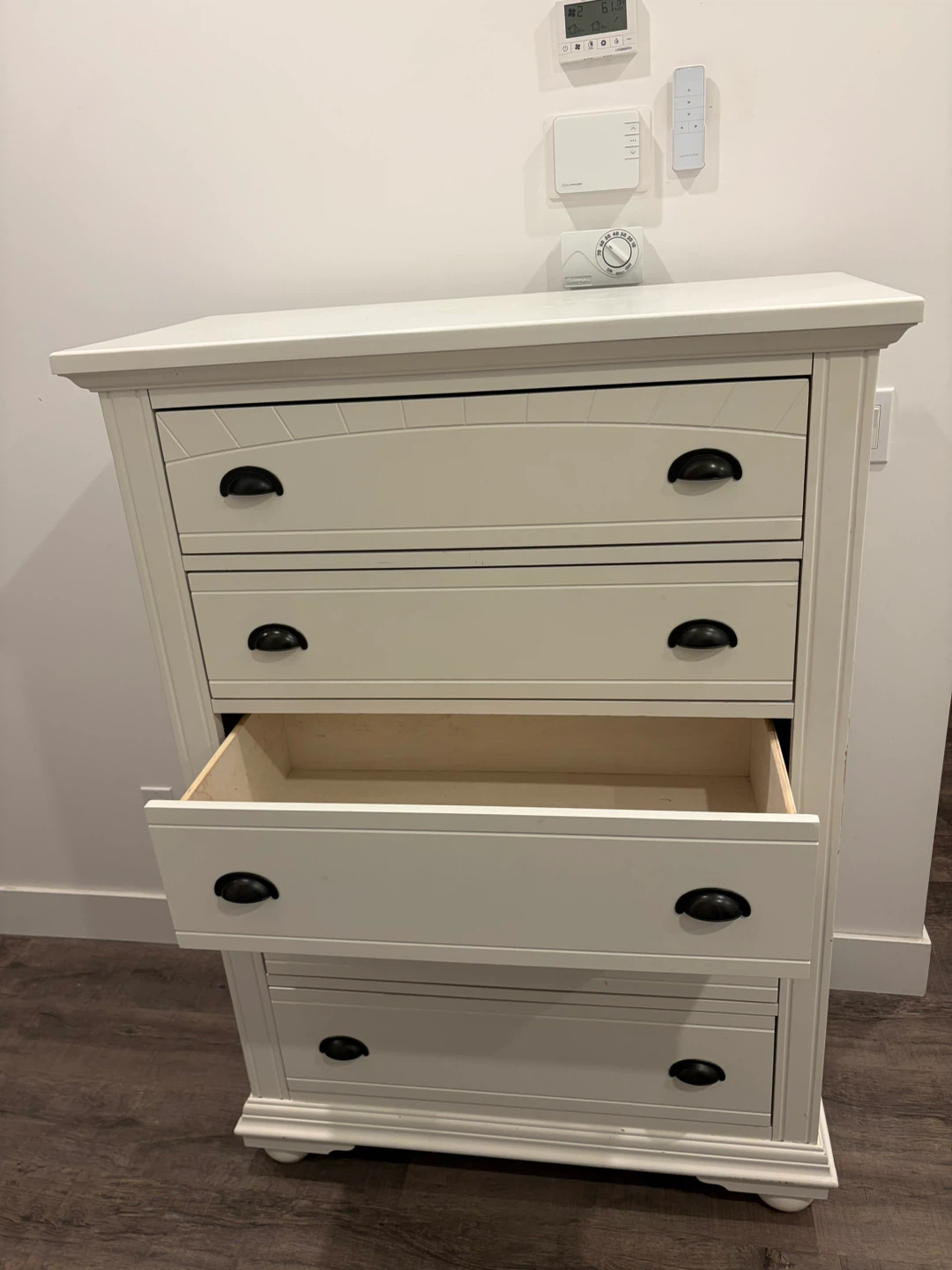 The Brick white dresser solid wood - photo 4