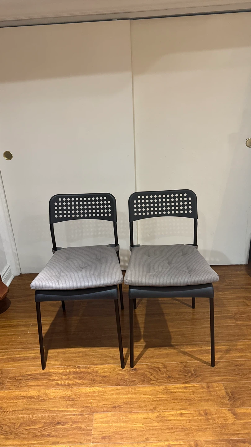 Set of 2 Black Chairs with Grey Cushions