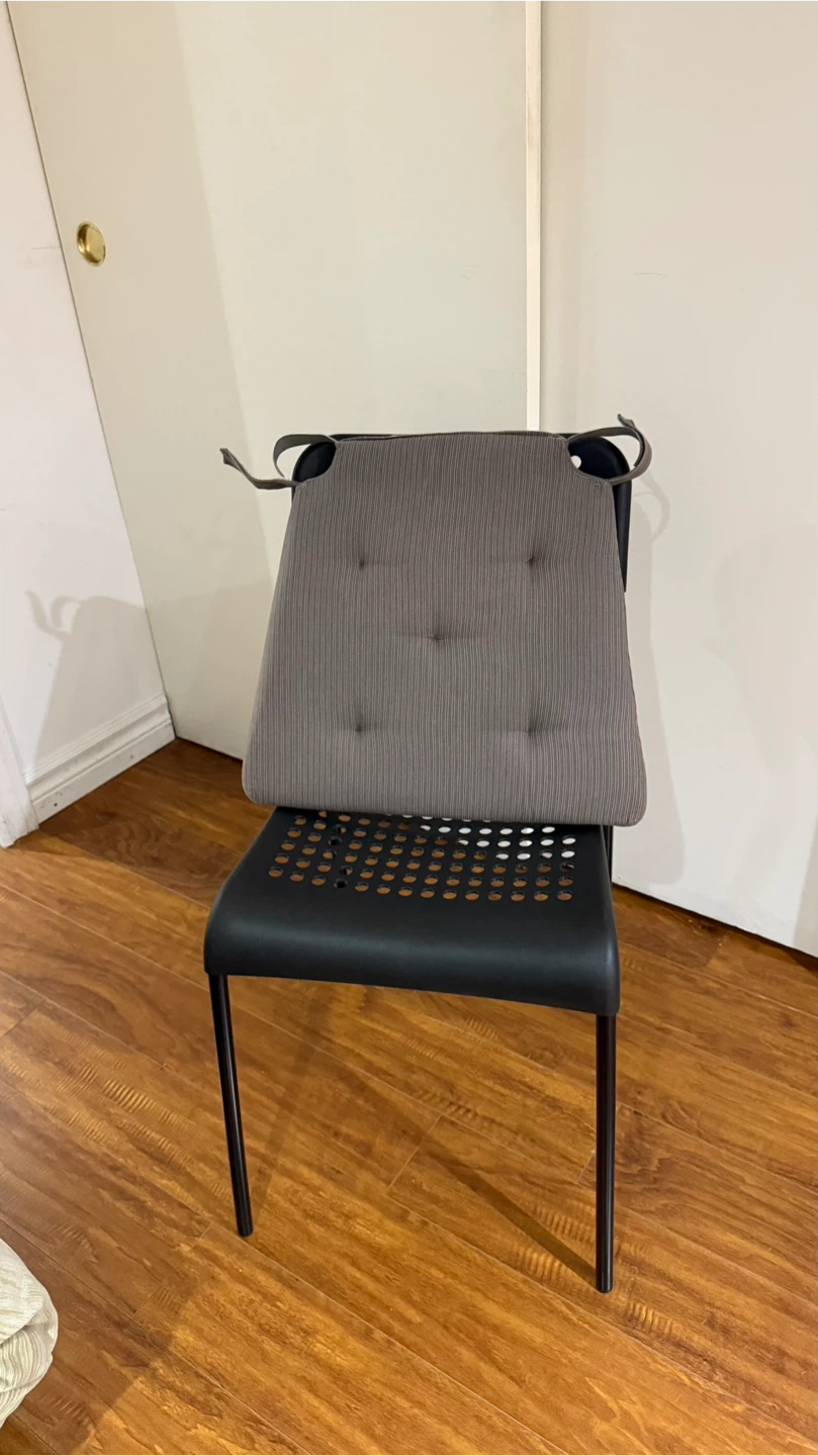 Set of 2 Black Chairs with Grey Cushions - photo 5