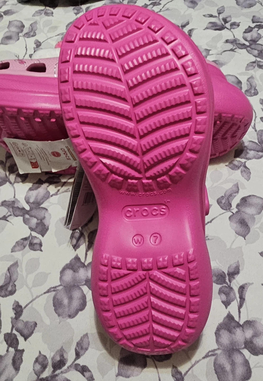Crocs Hello Kitty Platform Clogs Women's Size 7 - photo 3