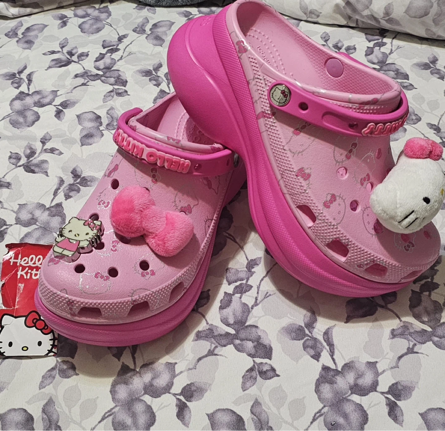 Crocs Hello Kitty Platform Clogs Women's Size 7 - photo 2