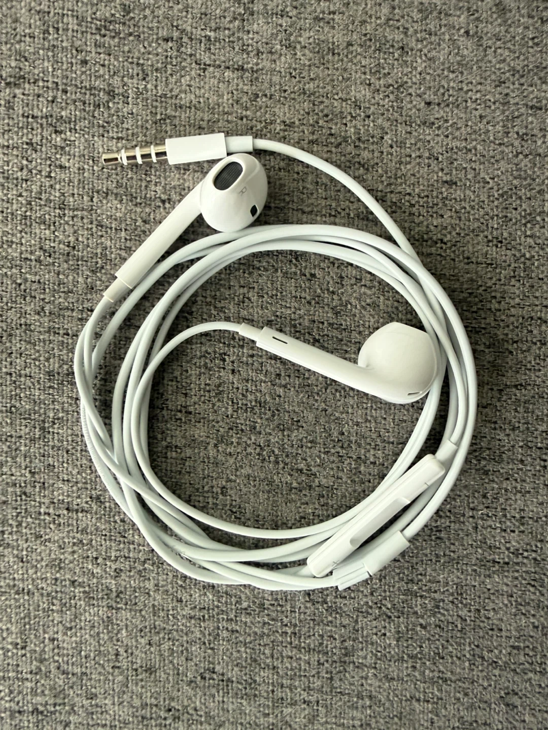 Apple Earpods 3.5mm headphone plug