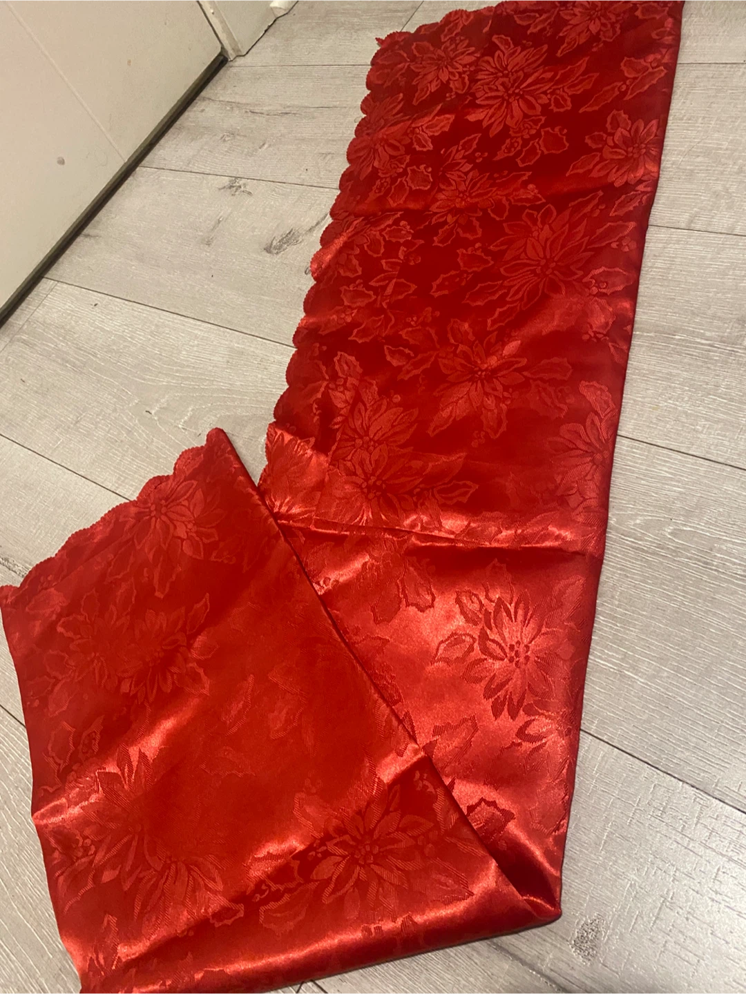 Red Decorative Table Runner - photo 4