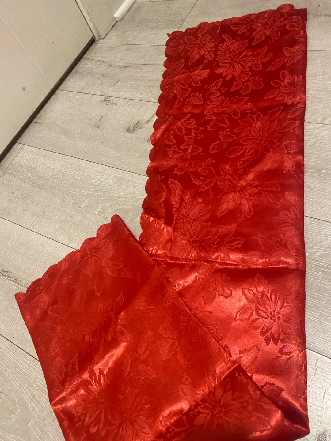 Red Decorative Table Runner - photo 5