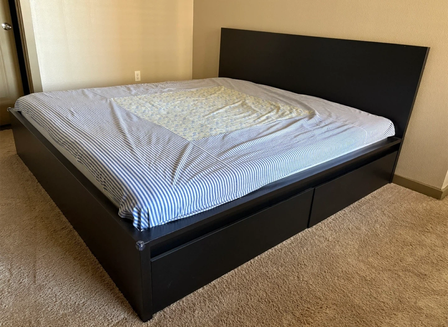 King Size Black Brown Malm IKEA Bed Frame /2 Drawers / Mattress
