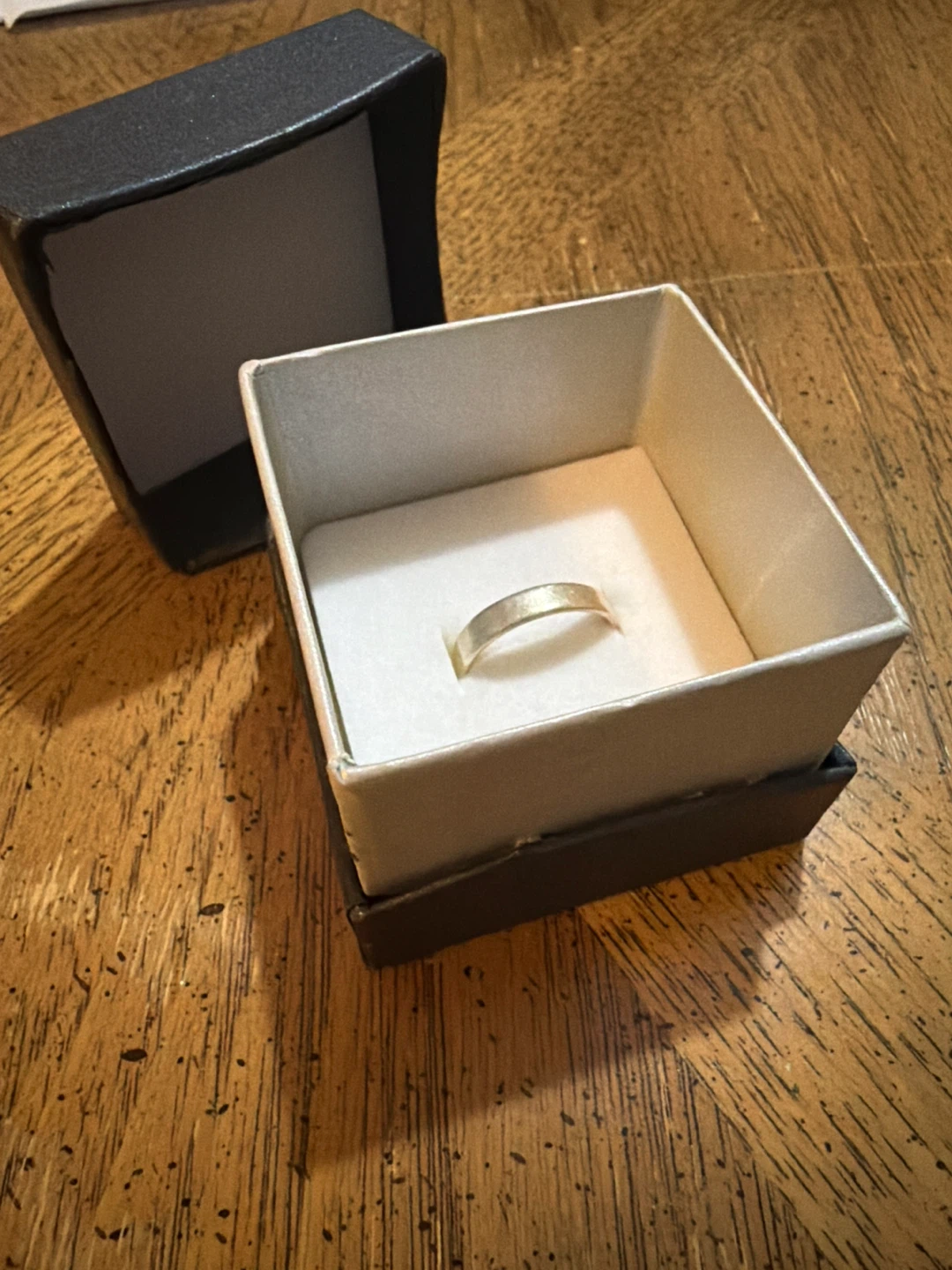 Silver band ring in box - photo 3