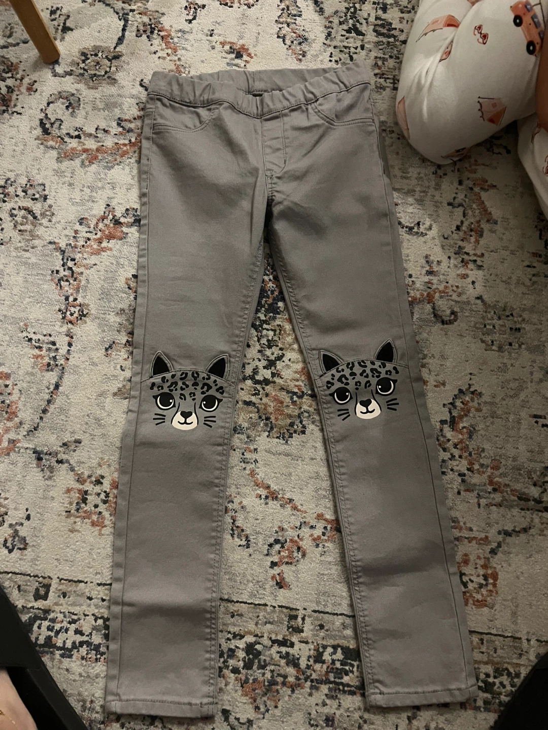 H&M Grey Leopard Knee Pants - Size US 6-7Y