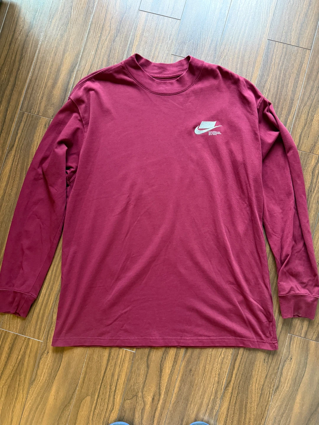 Nike The Nike Tee Loose Fit Long Sleeve Shirt Burgundy Large