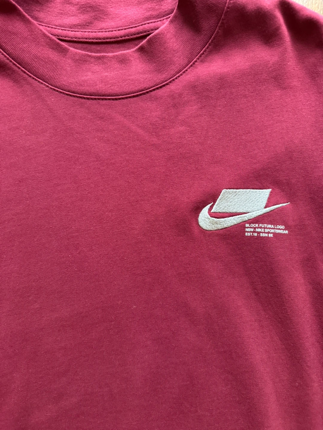 Nike The Nike Tee Loose Fit Long Sleeve Shirt Burgundy Large - photo 2
