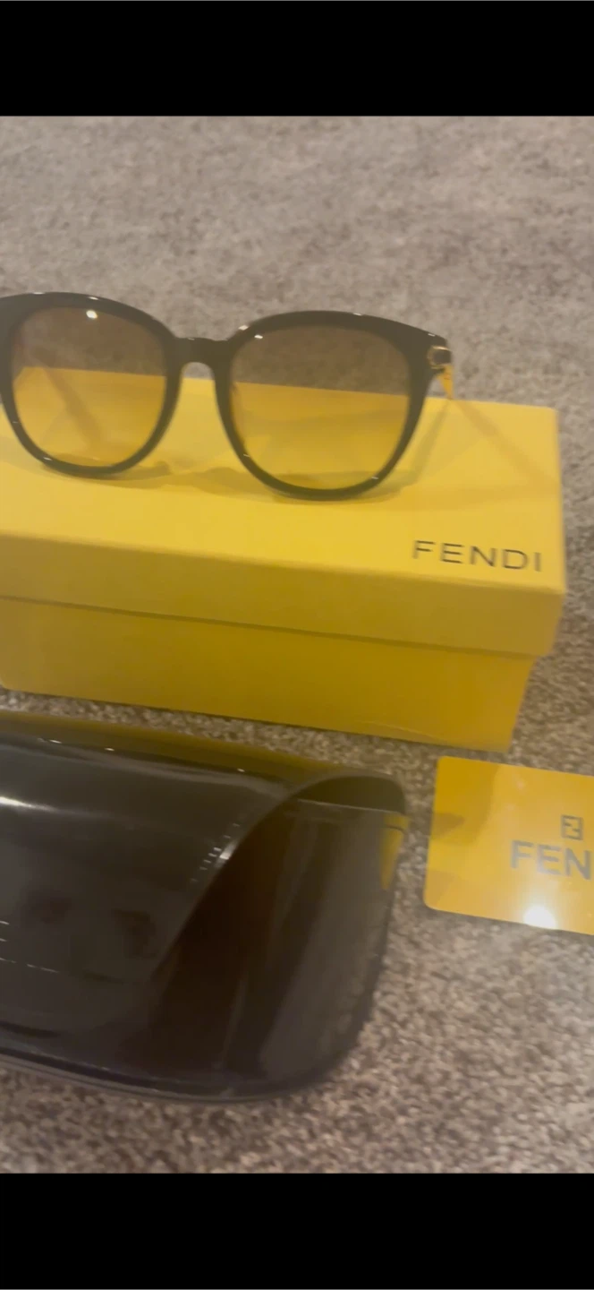 Fendi Sunglasses - photo 4