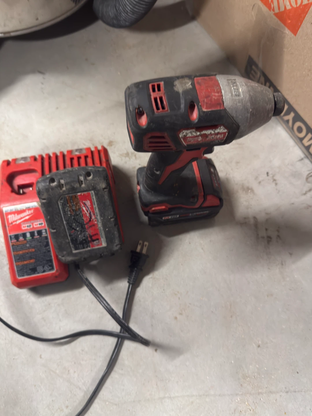 Milwaukee M12 Lithium-Ion Impact Wrench Kit
