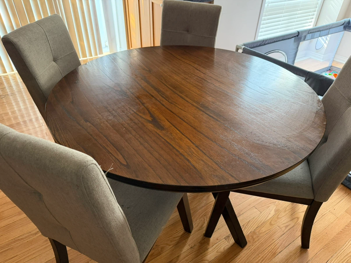 Round Wooden Dining Table with 3 chairs