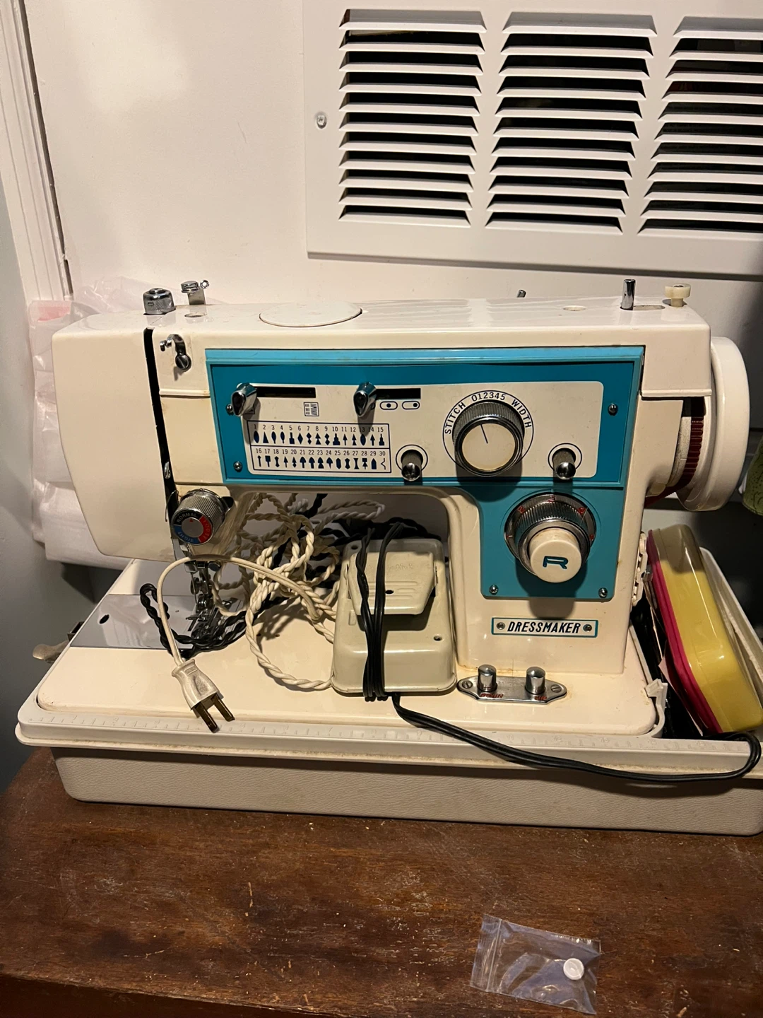 Sewing machine - photo 2