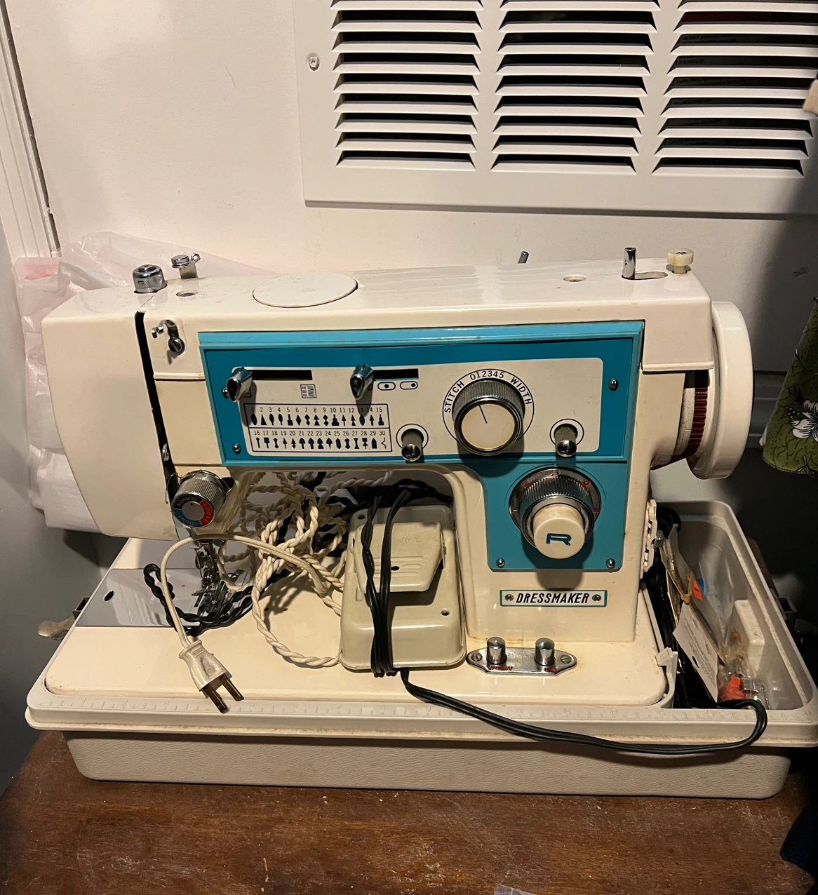 Sewing machine - photo 3