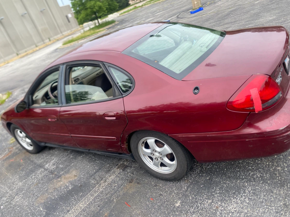 2001 Ford Taurus Sedan - photo 2