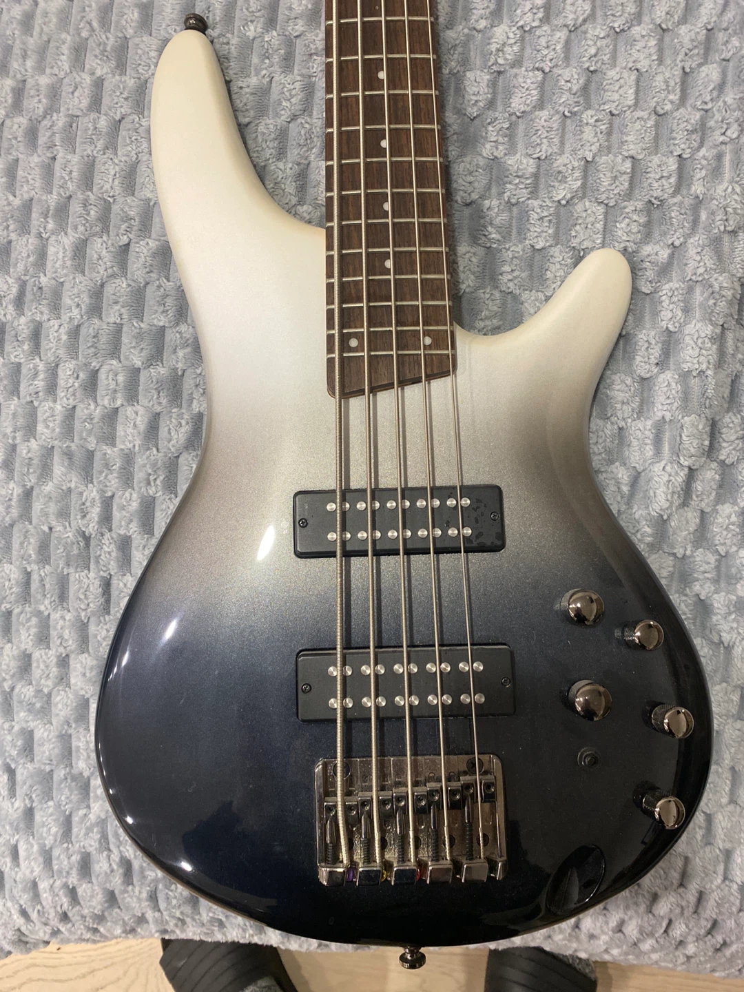 Bass Guitar - photo 2
