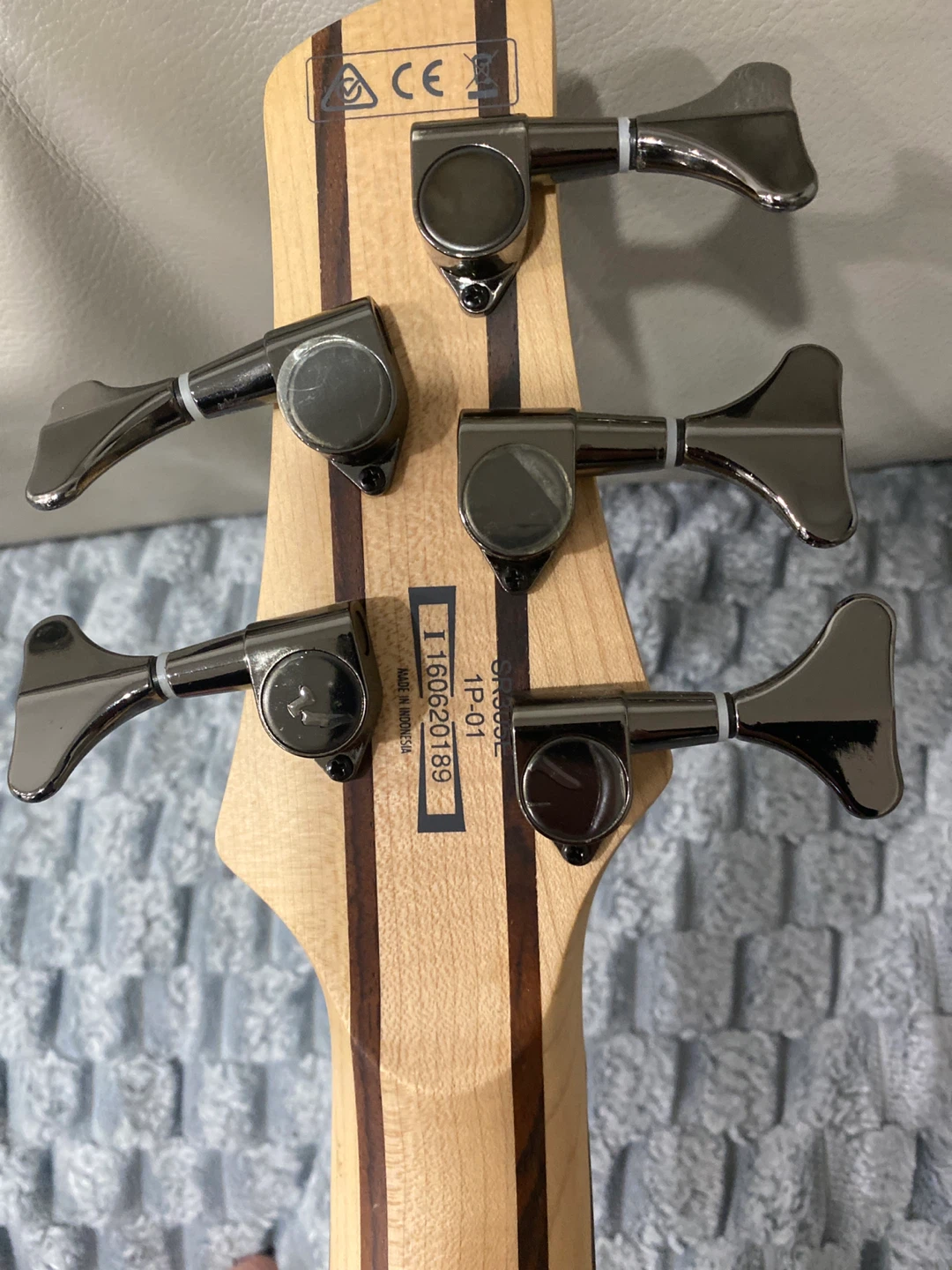 Bass Guitar - photo 4