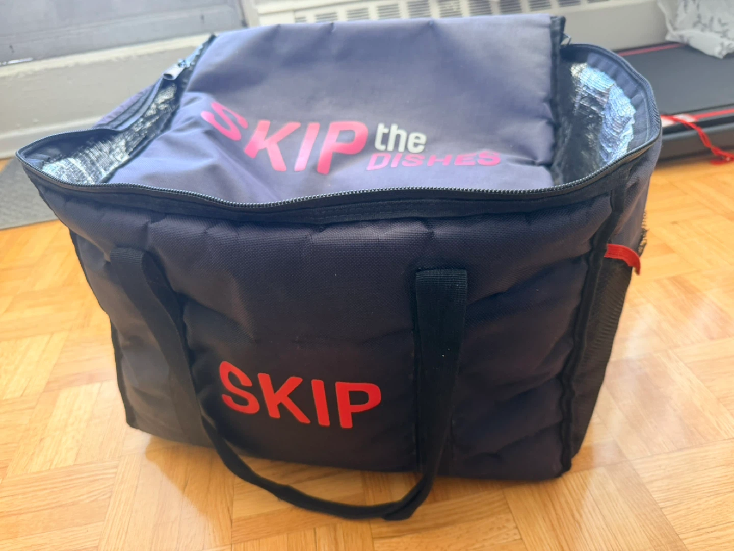 SkipTheDishes Insulated Delivery Bag - photo 2