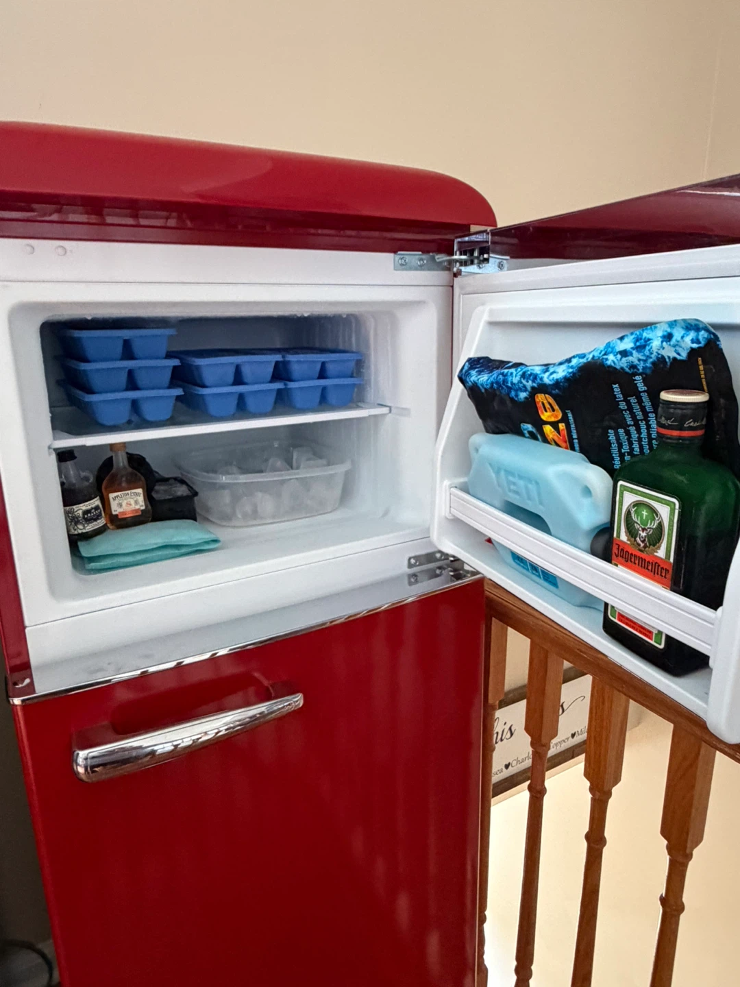 Galanz Retro Style 7.6 cu.ft Top Freezer Refrigerator - photo 4