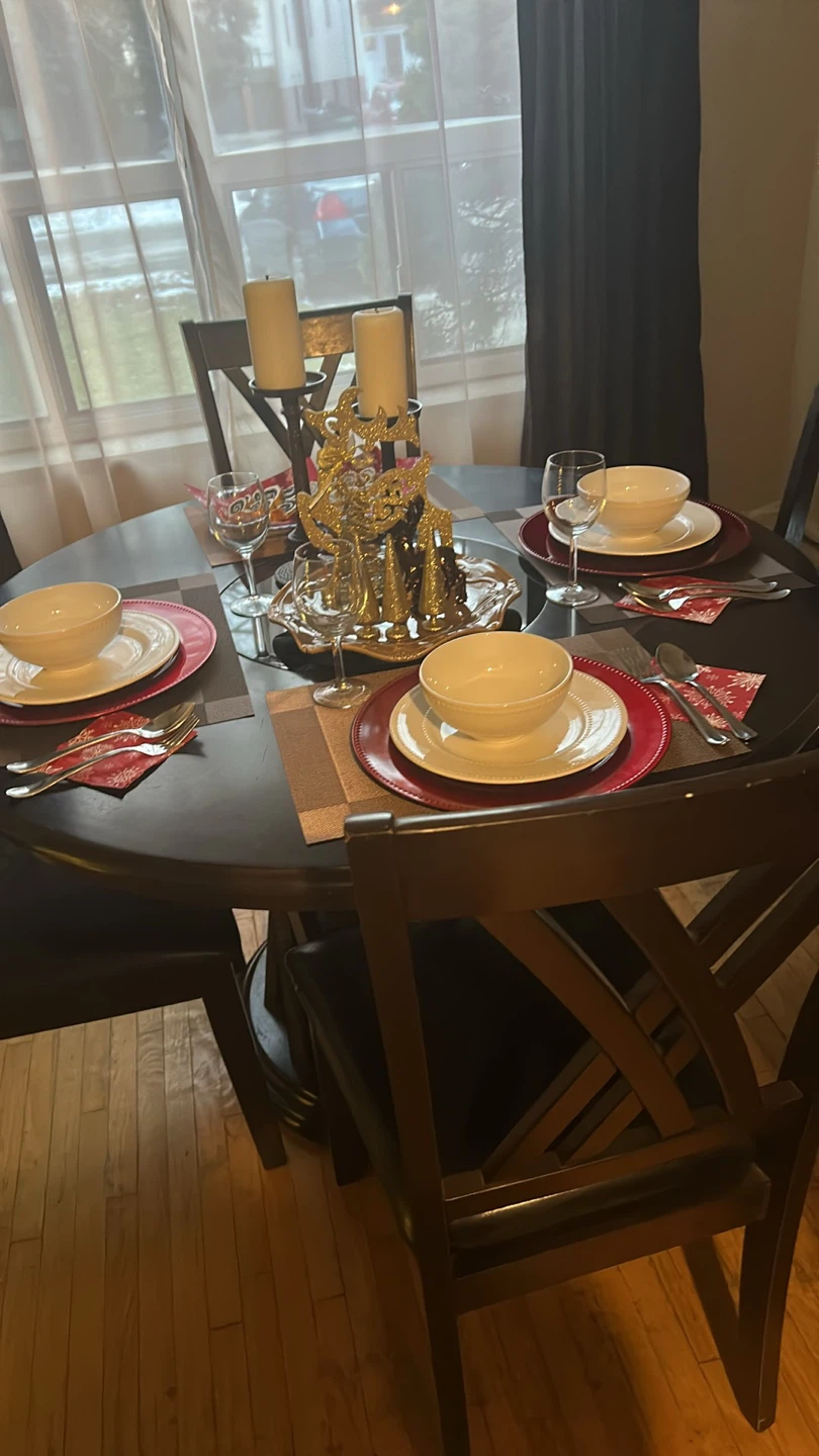 Round Dining Table with Pedestal Base with 4 chairs