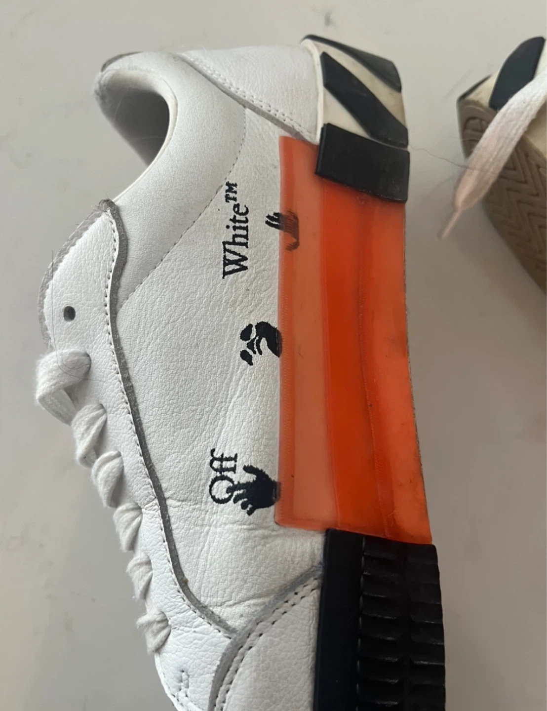 OFF-WHITE Low Top Sneakers + Box (sz7-7.5) - photo 2