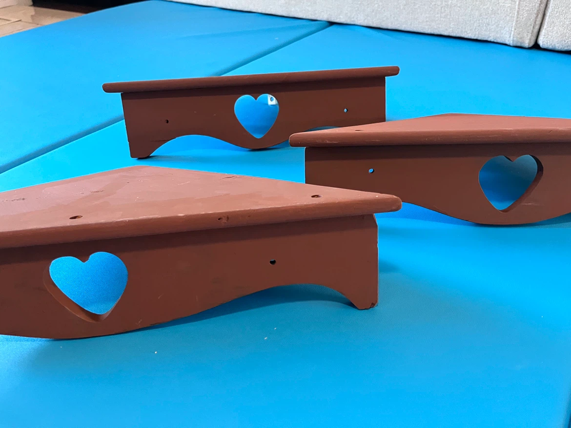 Set of 3 Wooden Corner Shelves with Heart Cutouts - photo 2