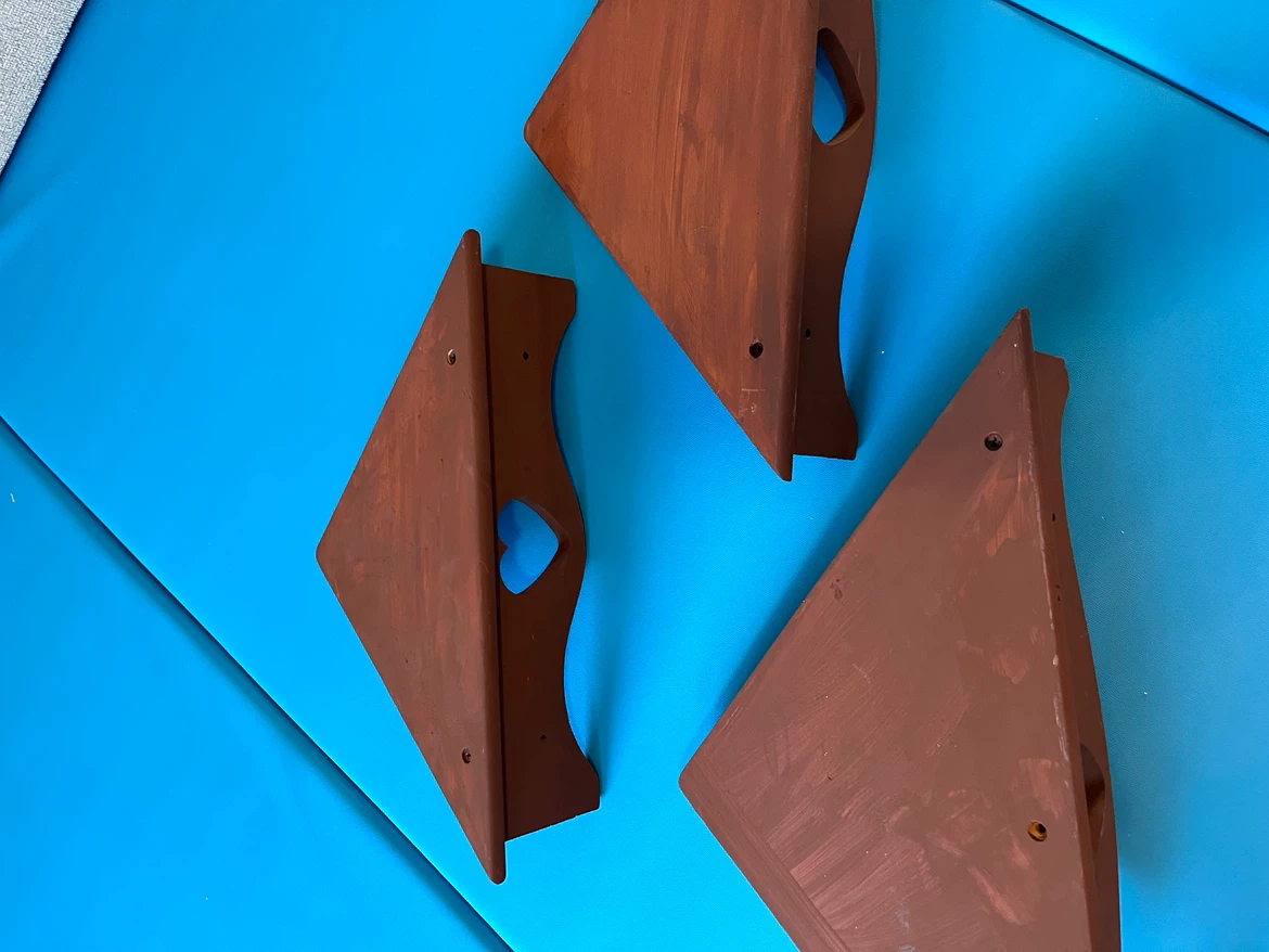 Set of 3 Wooden Corner Shelves with Heart Cutouts - photo 3