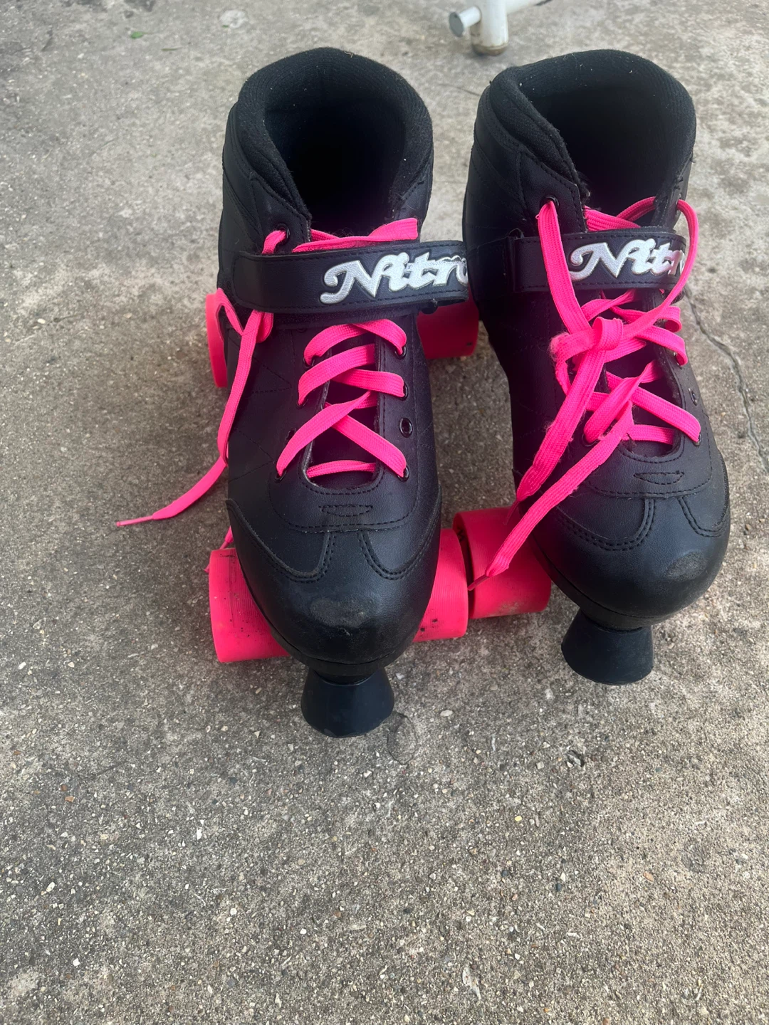 Nitro Roller Skates 8- Black with Pink Wheels