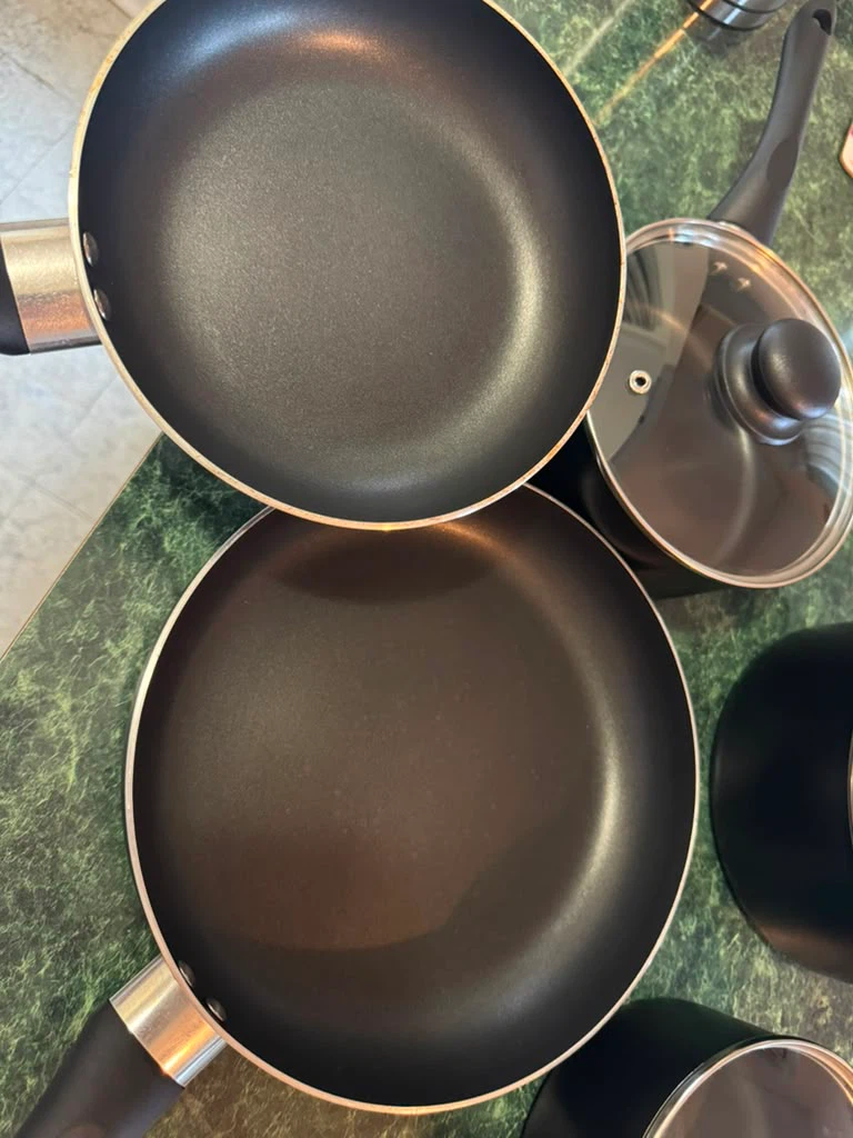 Amazon Basics Cookware Set - photo 2