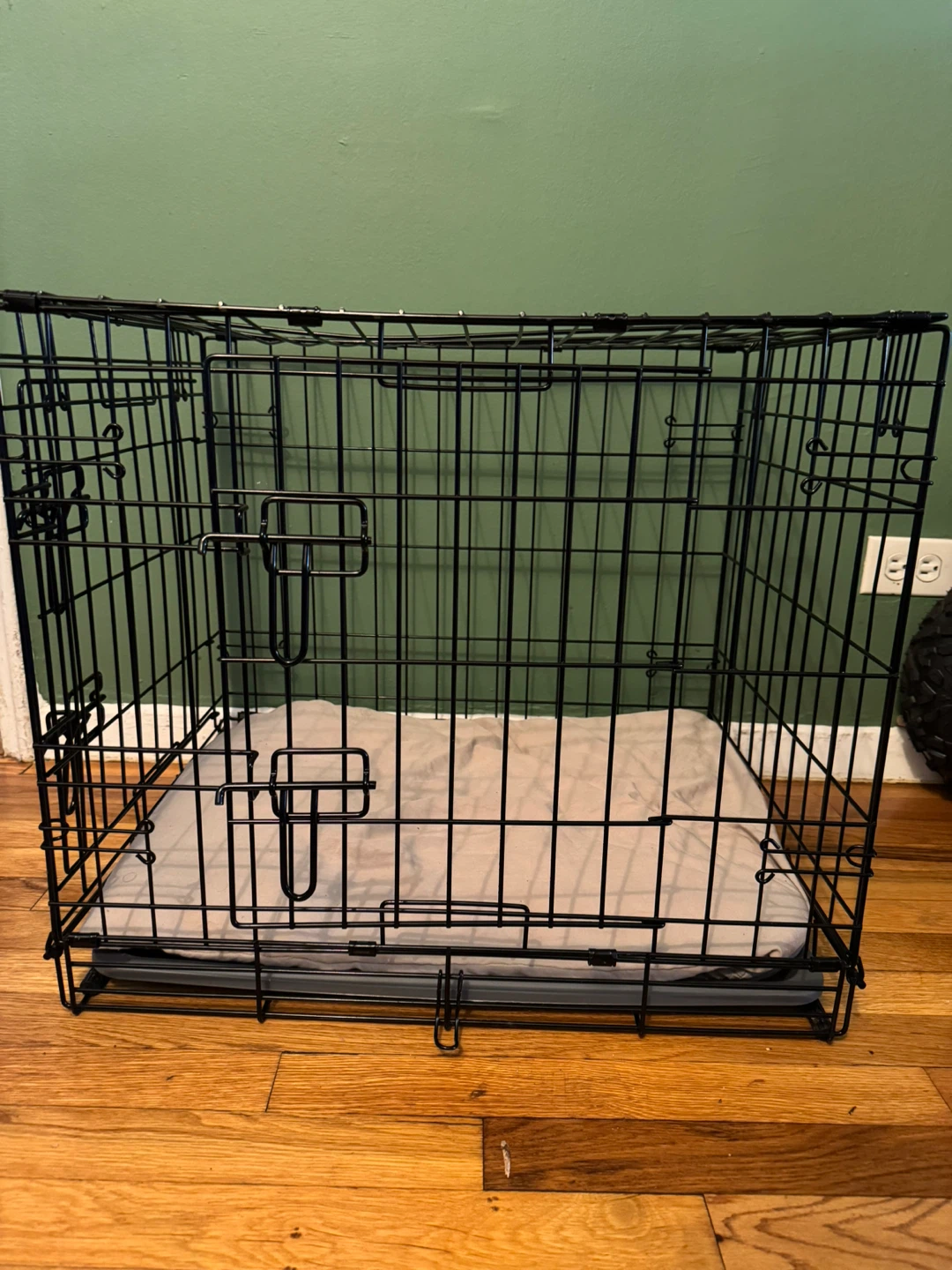 Dog crate & dog bowls - photo 2