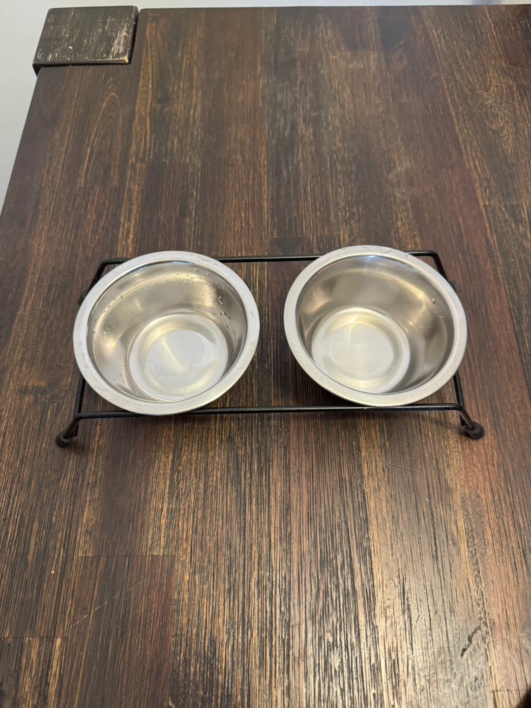 Dog crate & dog bowls - photo 3
