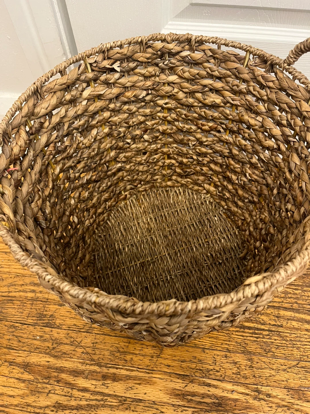 MOVING SALE — Wicker/Woven Laundry Basket - photo 2