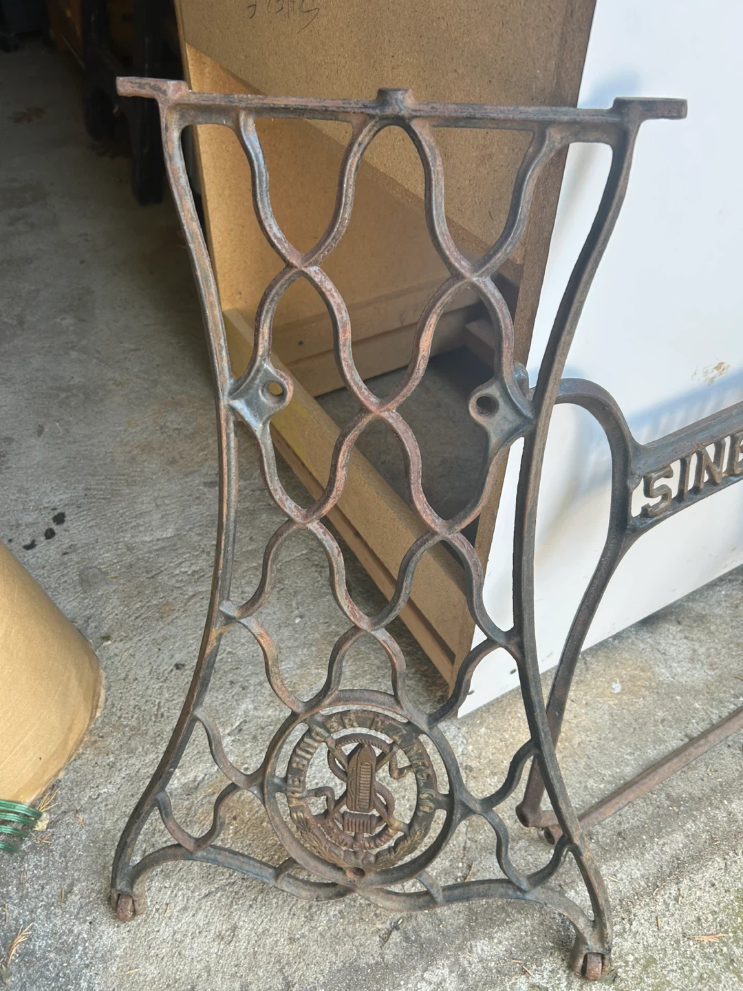 Vintage Singer Sewing Machine Cast Iron Treadle Base Stand - photo 2