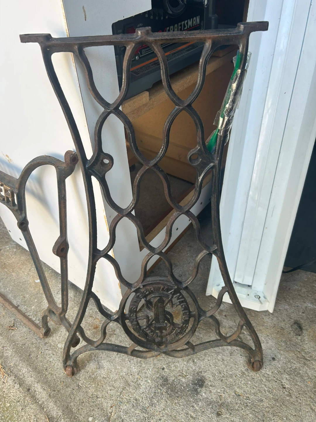 Vintage Singer Sewing Machine Cast Iron Treadle Base Stand - photo 3