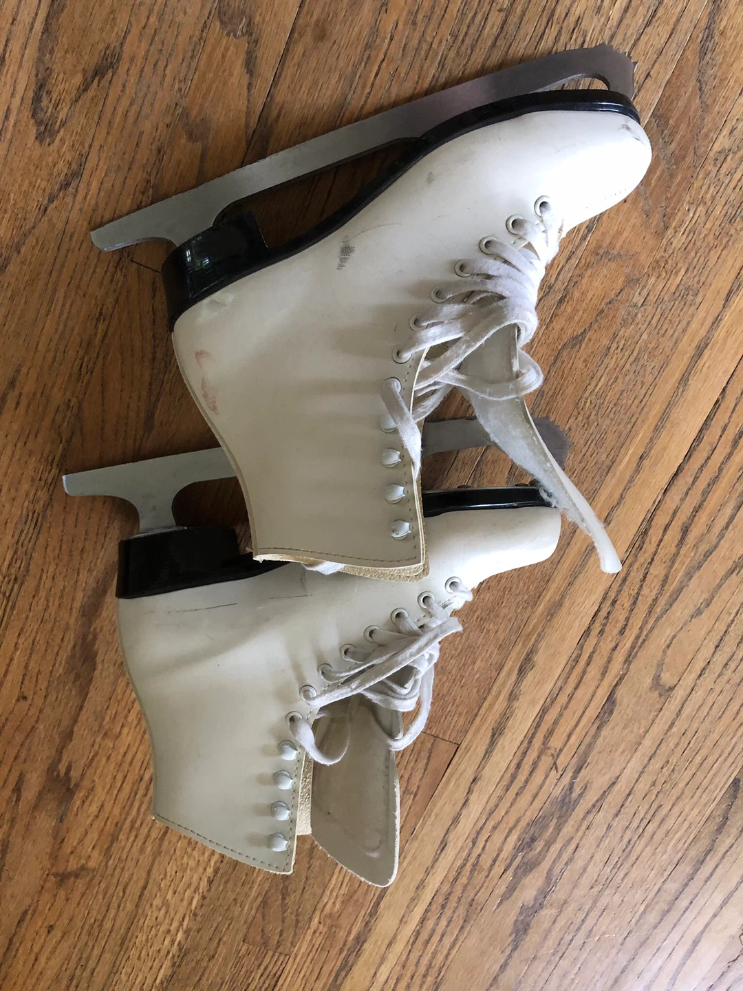 Size 6 Figure Skates - photo 2