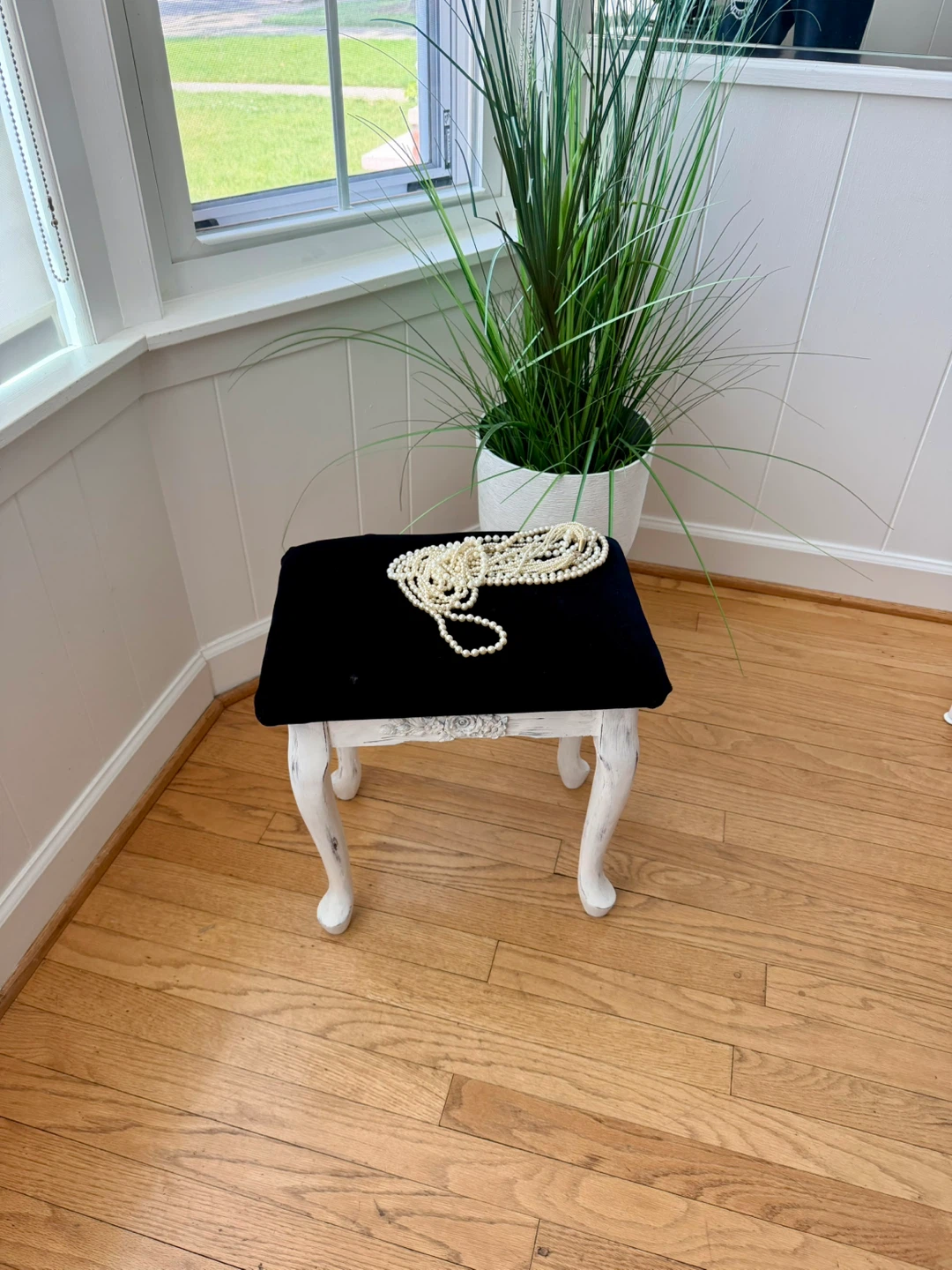 ADORABLE SMALL SHABBY CHIC STOOL/VANITY