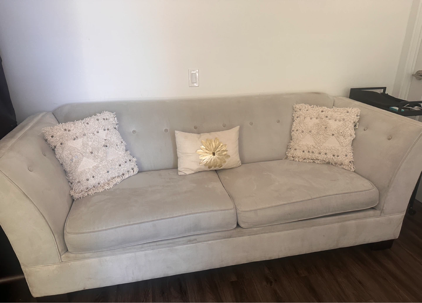 Couch for sale! Needs to go in 2 days - photo 2