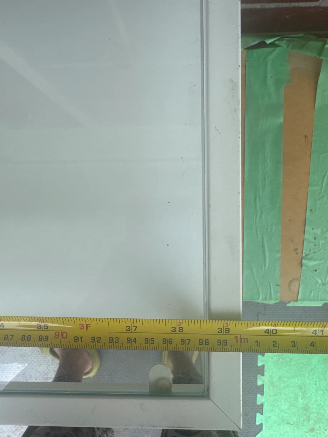 White Glass Display table - photo 2