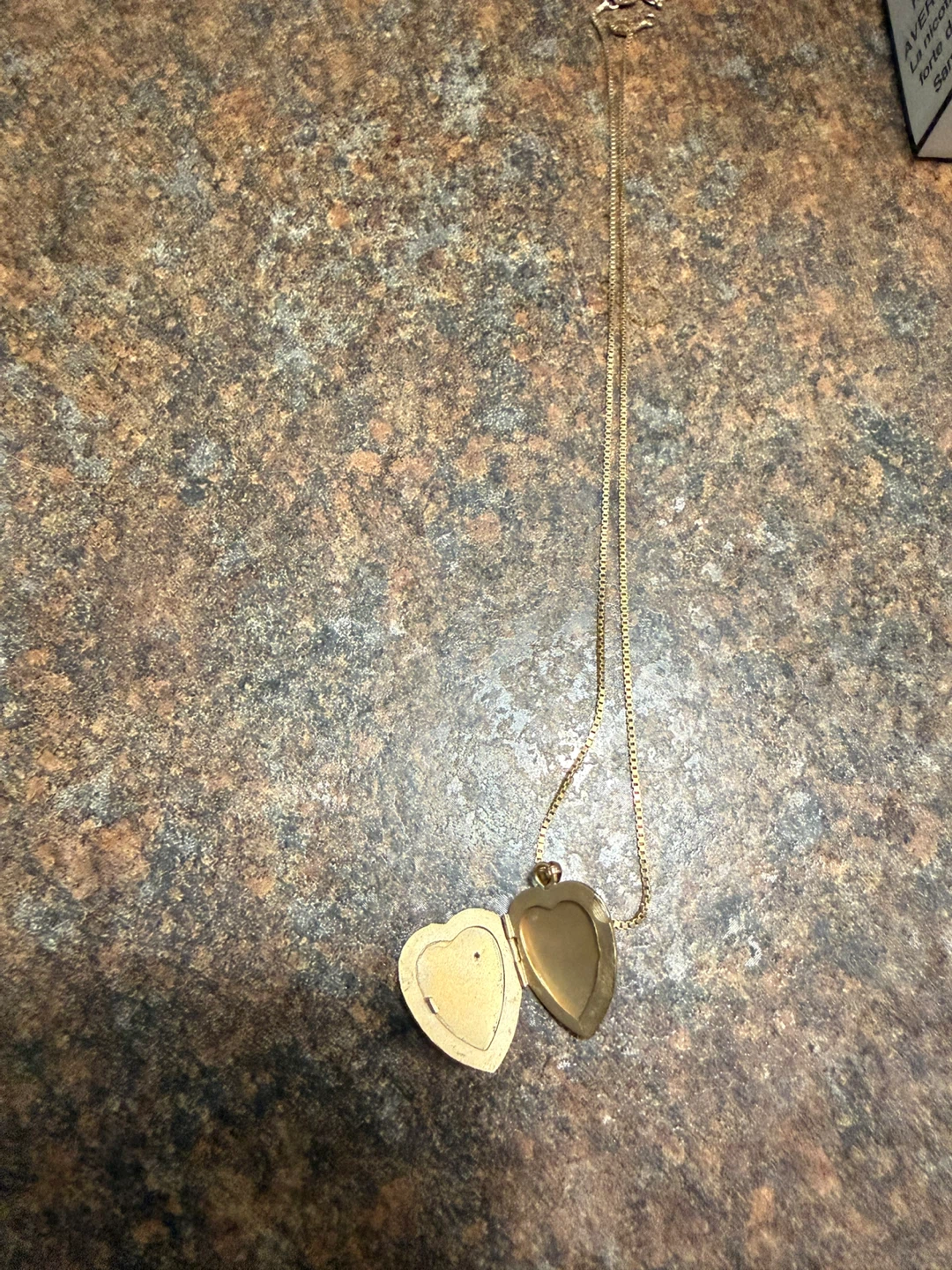 Gold Heart Locket Necklace - photo 3